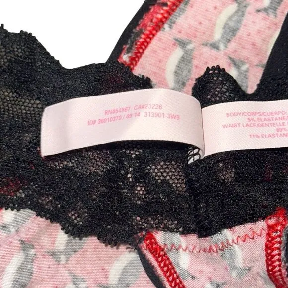 Victoria’s Secret  2014 thong penguin black and red lace Low rise sz M
