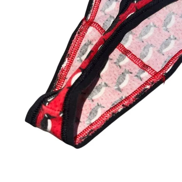 Victoria’s Secret  2014 thong penguin black and red lace Low rise sz M