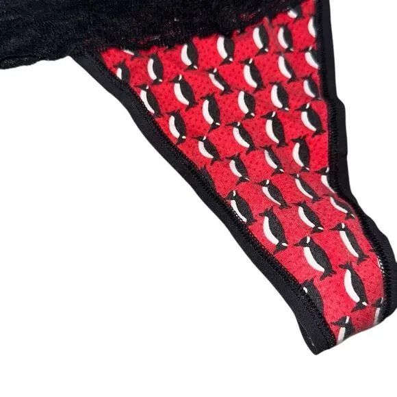 Victoria’s Secret  2014 thong penguin black and red lace Low rise sz M