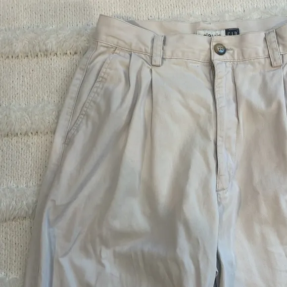 Vintage classic gap high waisted khaki pants 100% cotton pleated women’s size 4