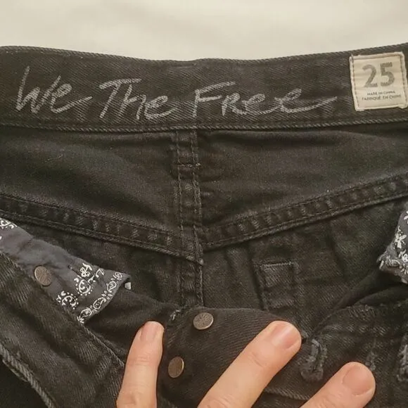 We the free black distressed shorts size 25
