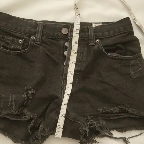 We the free black distressed shorts size 25