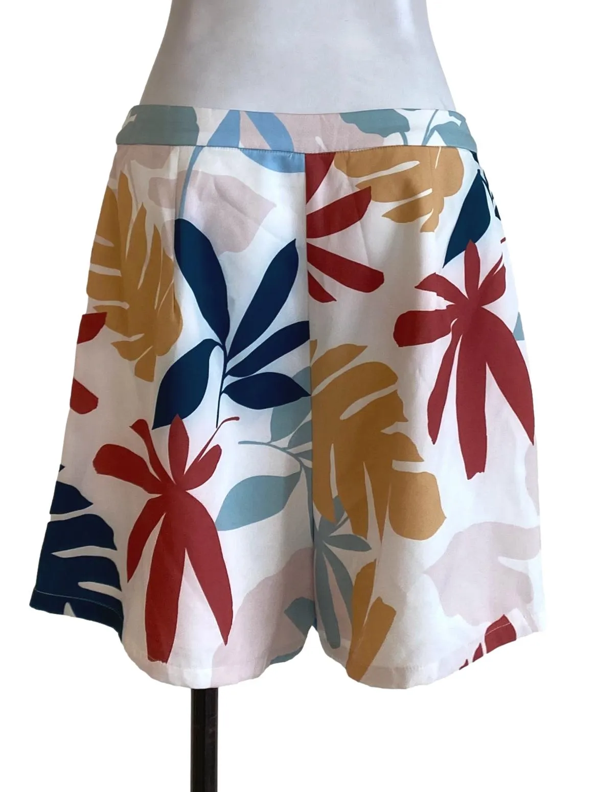 White Floral Shorts TCL