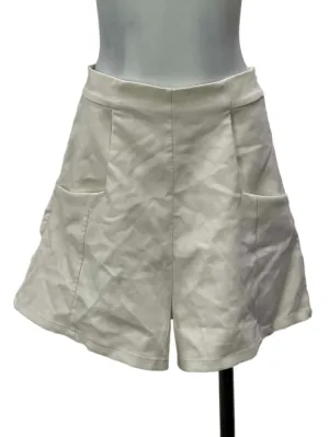 White Front Pocket Short