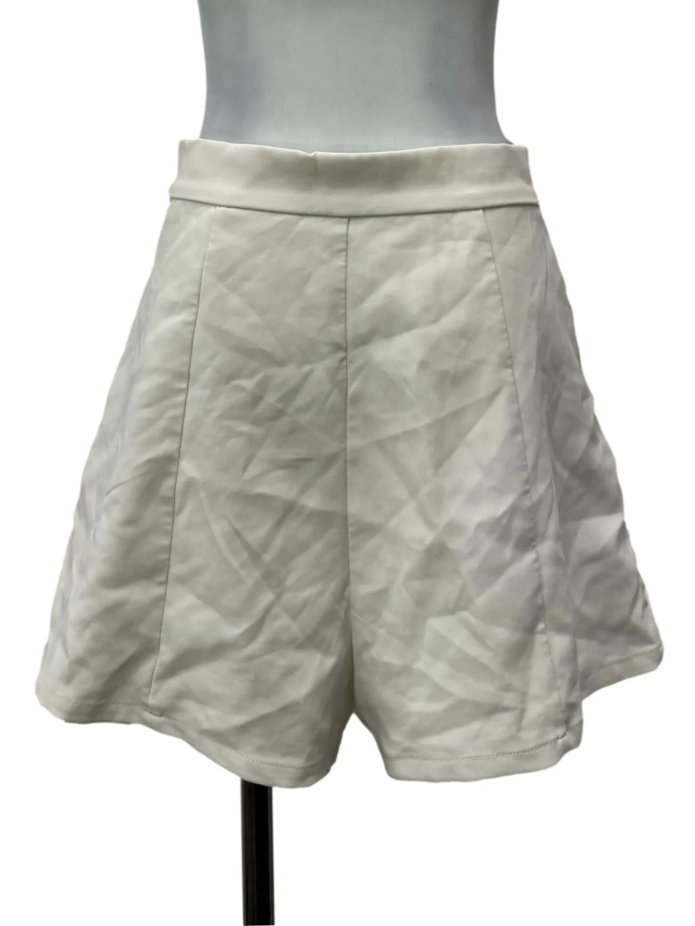White Front Pocket Short