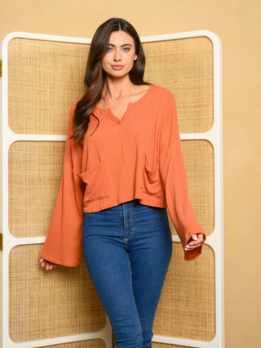 WOMEN'S LONG SLEEVE SLEEVE 2 POCKET RIBBED KNIT V-NECK TOP