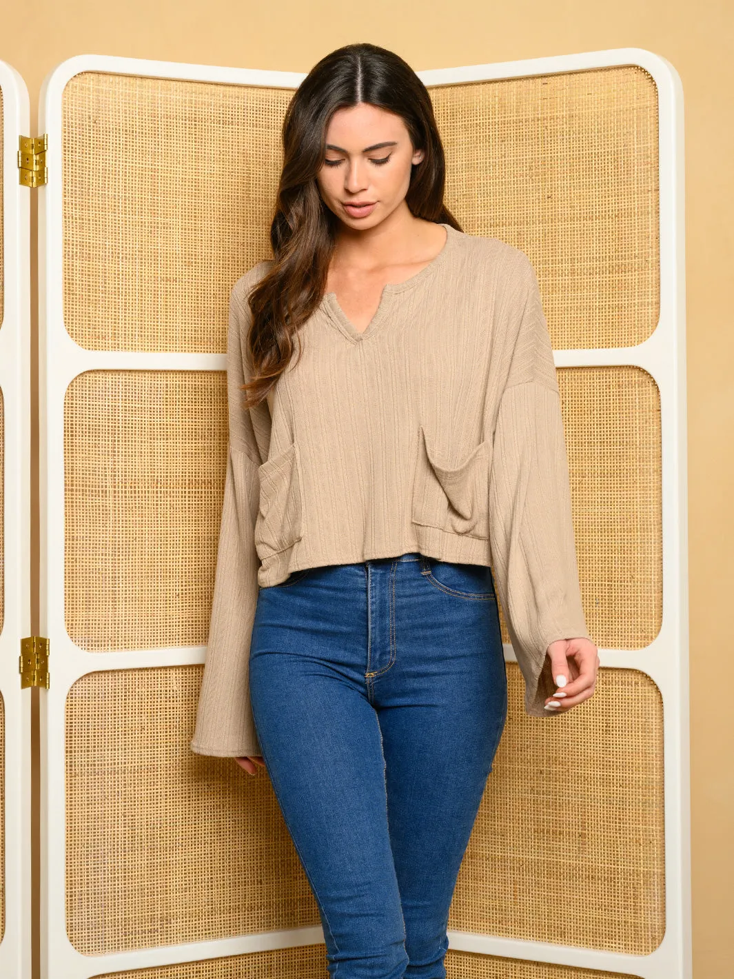 WOMEN'S LONG SLEEVE SLEEVE 2 POCKET RIBBED KNIT V-NECK TOP