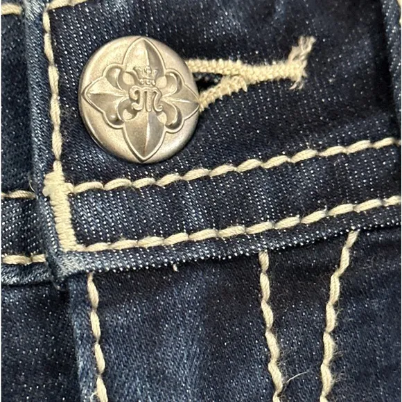 Women’s Miss Me Mid-Rise Dark Blue Denim Shorts, Size 27. NEW!