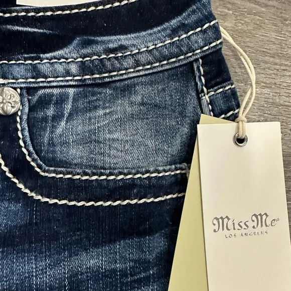 Women’s Miss Me Mid-Rise Dark Blue Denim Shorts, Size 27. NEW!