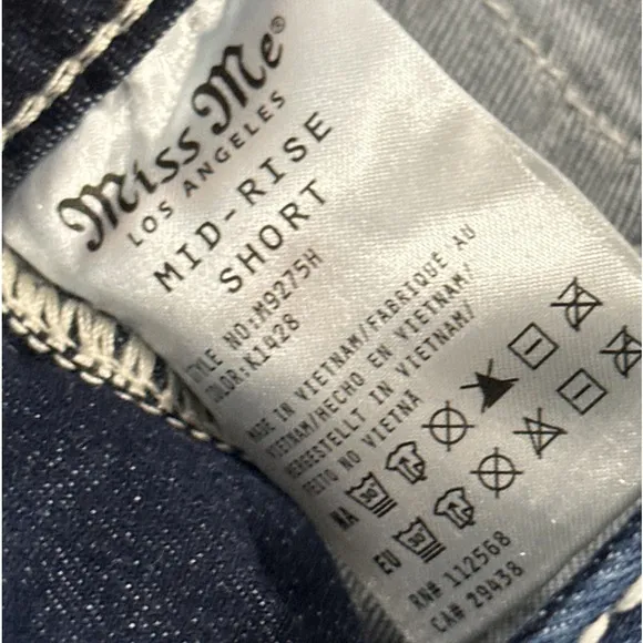 Women’s Miss Me Mid-Rise Dark Blue Denim Shorts, Size 27. NEW!