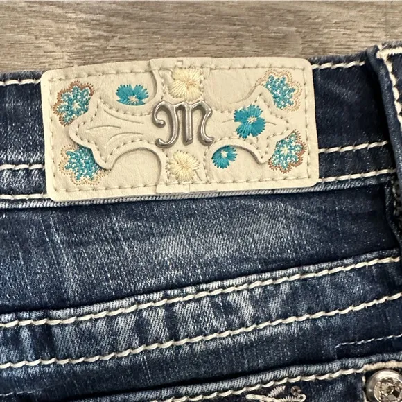 Women’s Miss Me Mid-Rise Dark Blue Denim Shorts, Size 27. NEW!